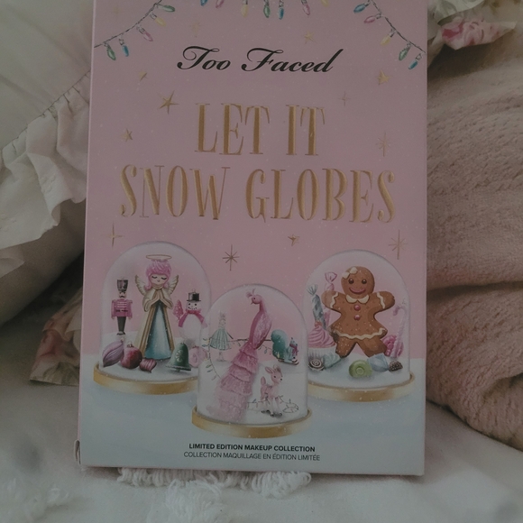 Too Faced Let It Snow Globes Makeup Collection - Picture 2 of 5